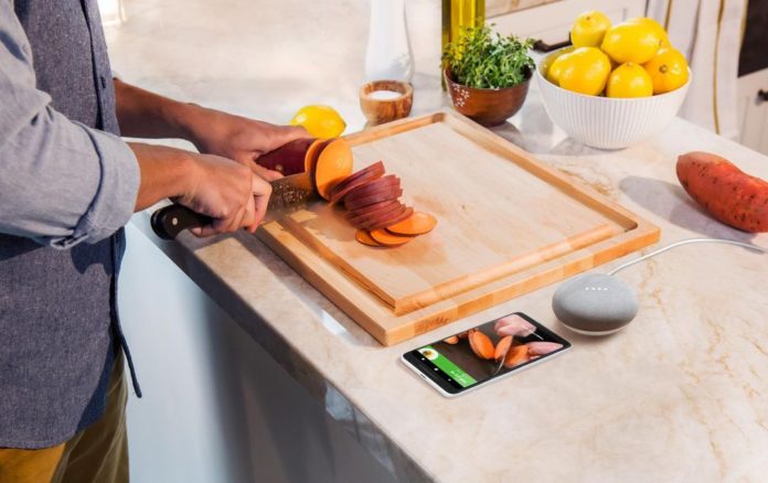 Foto de Google Home en la cocina