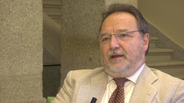 La nueva vida de Carlotti: se jubila en Twitter sin aparcar la televisión