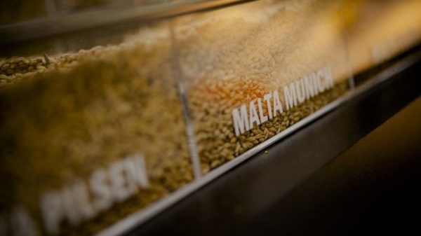 Las entrañas de una caña de cerveza al desnudo 2 Merca2.es Malta paso 1 mezcla con agua e1523008764107 Merca2.es