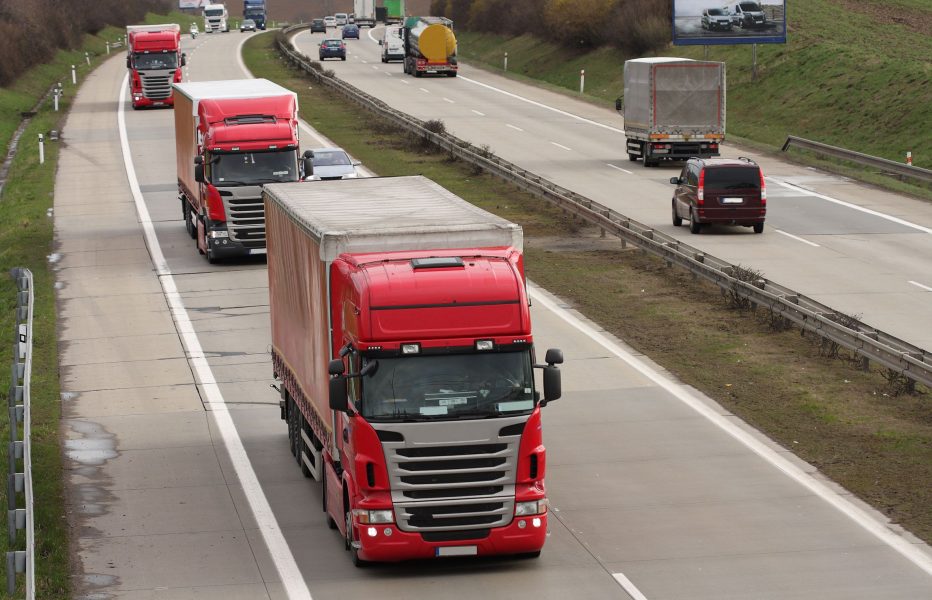 El Gobierno esquiva su obligación ante el parón de los transportistas