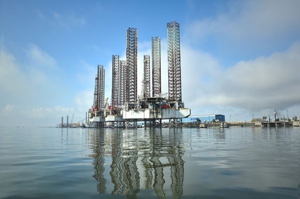 AIE advierte a la OPEP sobre el precio del petróleo