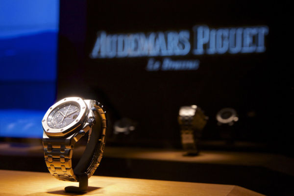 Por qué cada vez más gente quiere llevar un reloj suizo