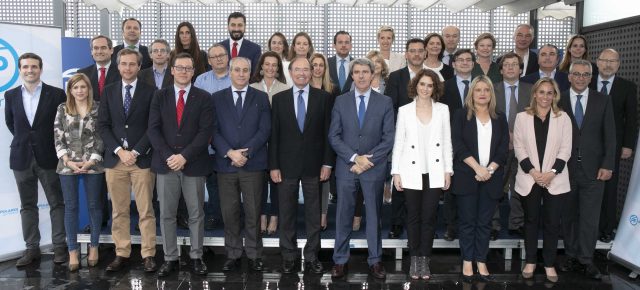 Viejas caras y un rejuvenecimiento en entredicho en el PP de Madrid