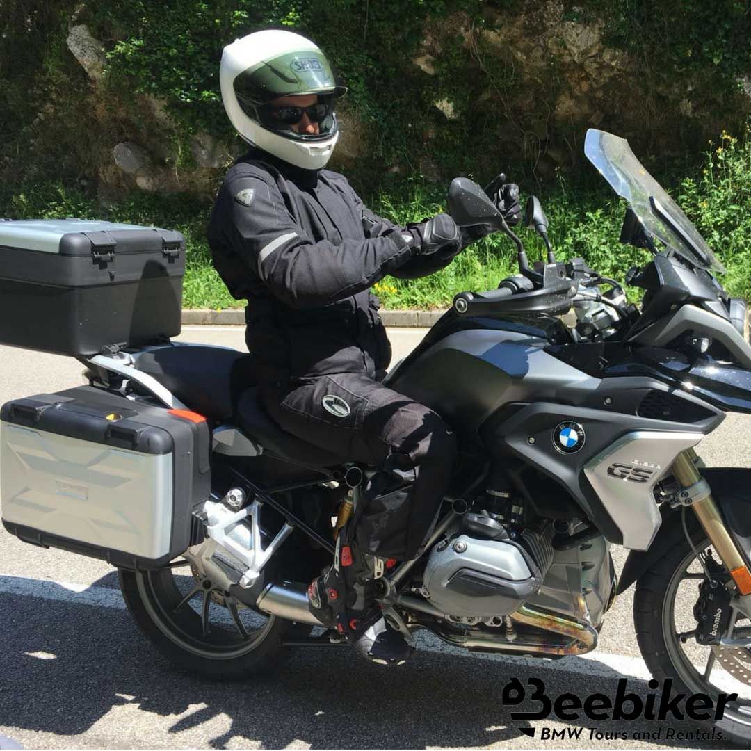 Beebiker aclara qué se debe llevar en la maleta cuando se viaja en moto