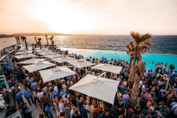 Los beach clubs de Malta para disfrutar este verano en el Mediterráneo