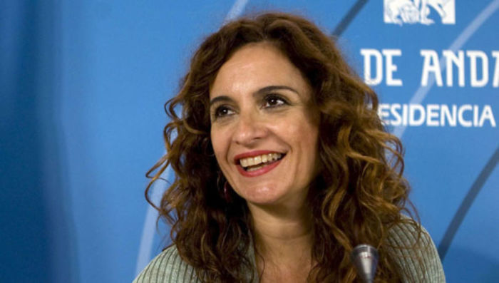 La ministra de Hacienda, primera víctima del máster fantasma
