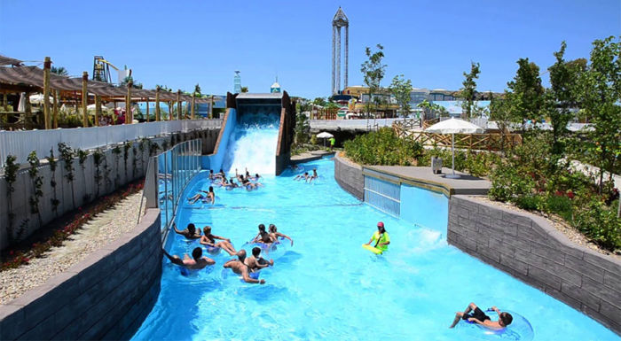 La Warner y sus piscinas, un filón para Parques Reunidos