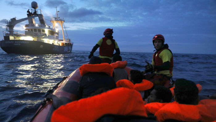 España es líder rescatando personas en el mediterráneo antes del «Aquarius»