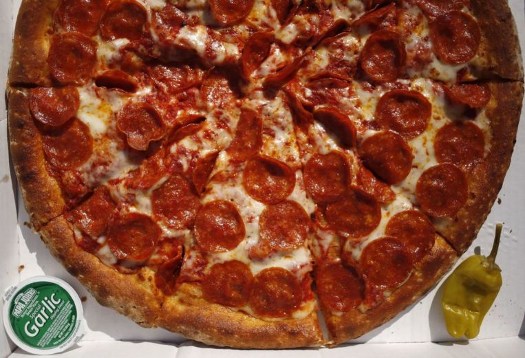 El fundador de Papa John’s expulsado de las oficinas por un comentario racista