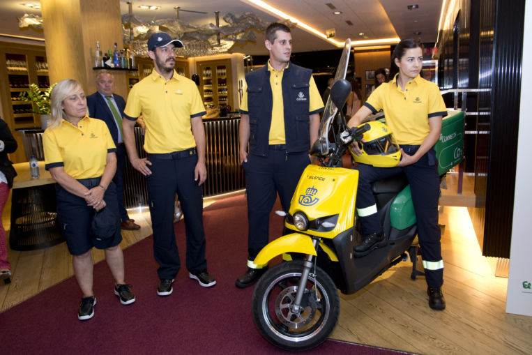 Los carteros de Correos vestirán más cómodos y de El Corte Inglés