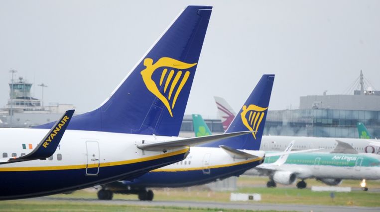 Ryanair gana un 21% menos que el año anterior por el aumento de costes