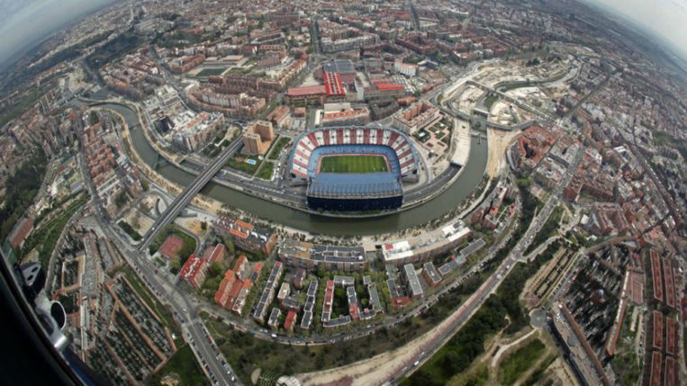 Slim celebra la venta definitiva del Vicente Calderón