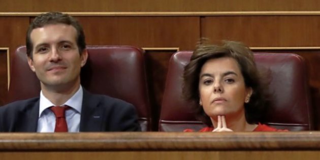 Santamaría y Casado apartan a Cospedal de la lucha por el PP.