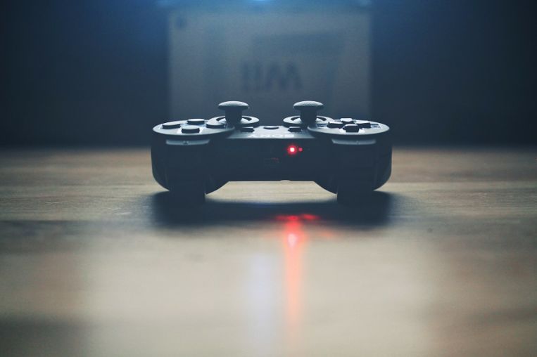Las empresas de videojuegos necesitan dinero (de donde sea)