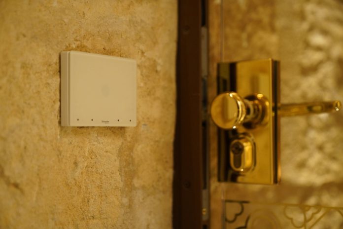 Foto de Soluciones de control y domtica en las habitaciones del hotel