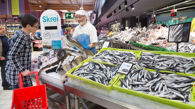 Mostrador pescaderia supermercado Merca2.es