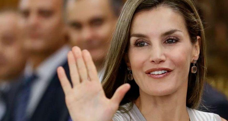 letizia saludando Merca2.es