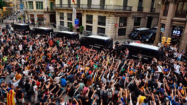 Ser policía en Cataluña, una profesión de alto riesgo.