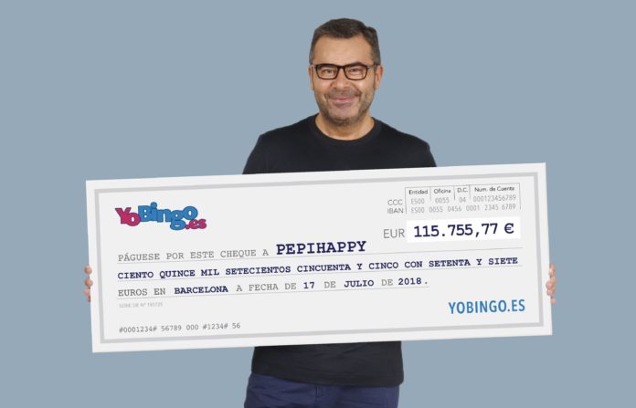 Foto de Jorge Javier Vázquez entrega el premio de YoBingo