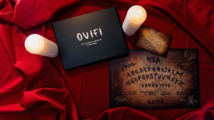 'La Ouifi', la ouija de Indira que permite contactar con los espíritus de la publicidad