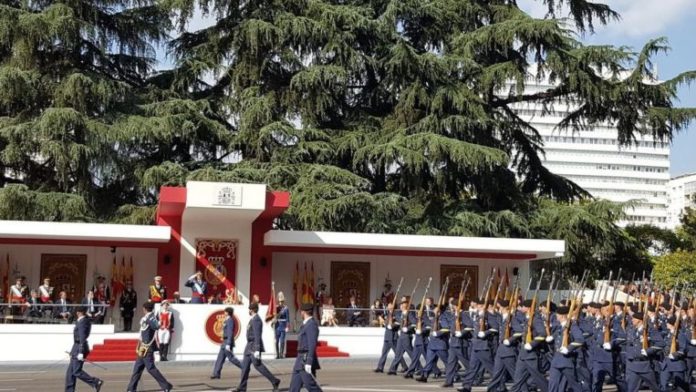 El día del postureo nacional: el Gobierno ignora a Defensa.