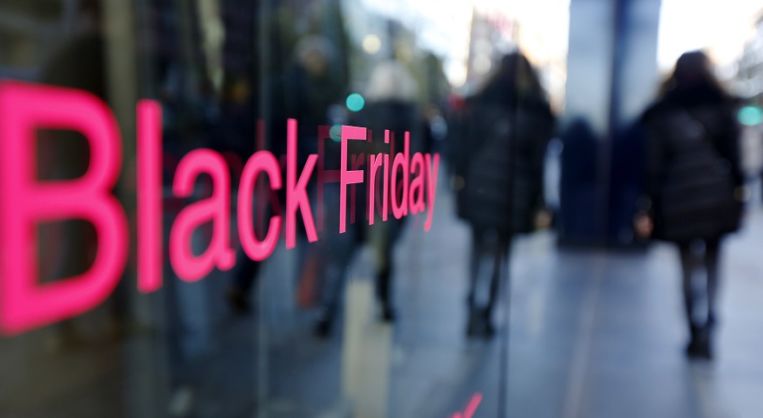 Así te bombardean para sangrar tu bolsillo con el Black Friday