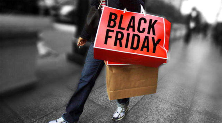 El Black Friday al desnudo: las mujeres jóvenes atacan la moda