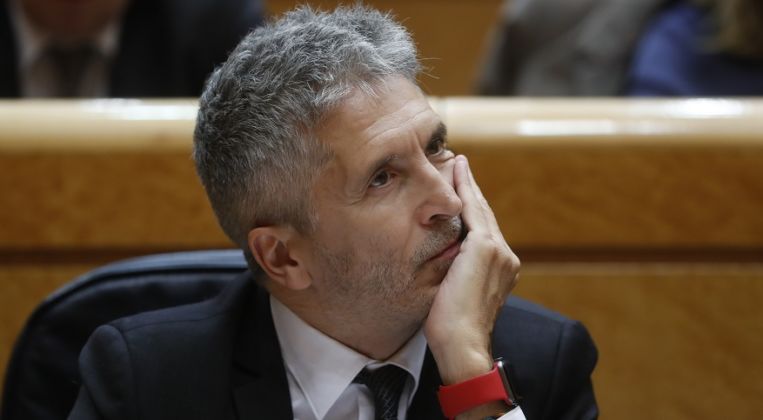Marlaska premia a guardias civiles y castiga a funcionarios de prisiones
