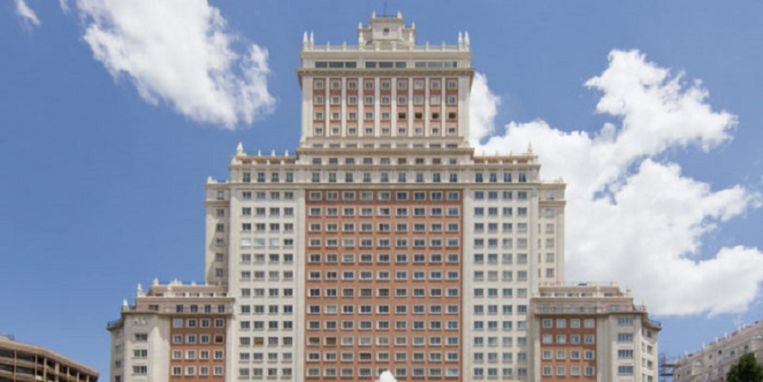 Revés para RIU: un juez paraliza las obras del Edificio España