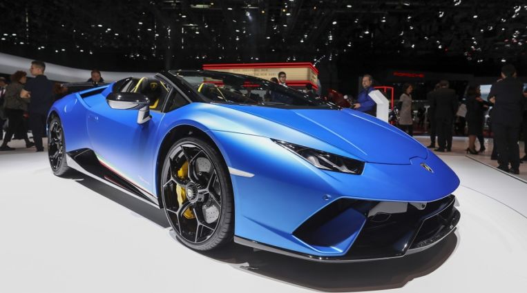 Este es el coche que se comprarían los españoles si les tocase la Lotería de Navidad