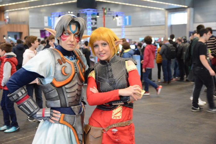 Foto de Cosplayers disfrazados de personajes de videojuegos en el Fun