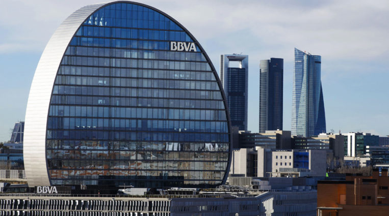 Los minoritarios de BBVA acuden a la junta para pedir explicaciones por el caso Villarejo