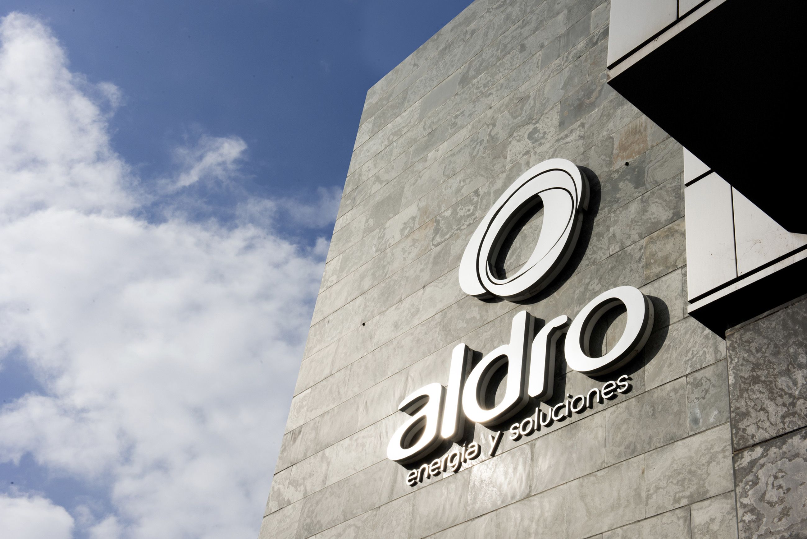 La italiana Eni se impone a las españolas y compra Aldro Energía por 515 M€