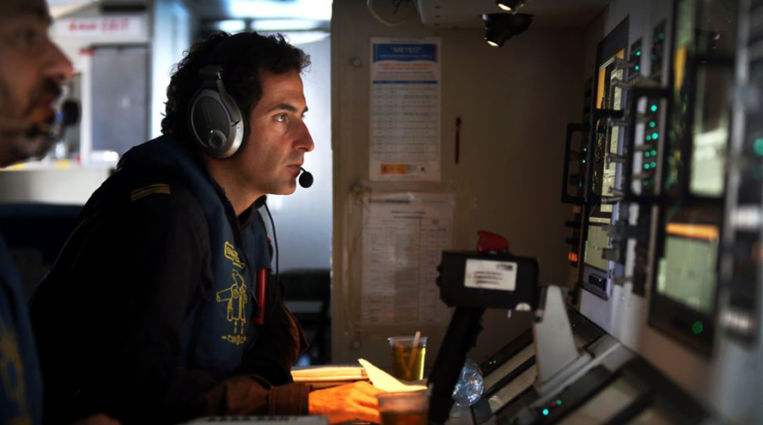 Pablo Benjumeda y Juan Peña en el avión CN-235