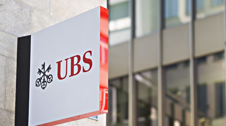 UBS contradice al mercado y se desenamora de la banca española