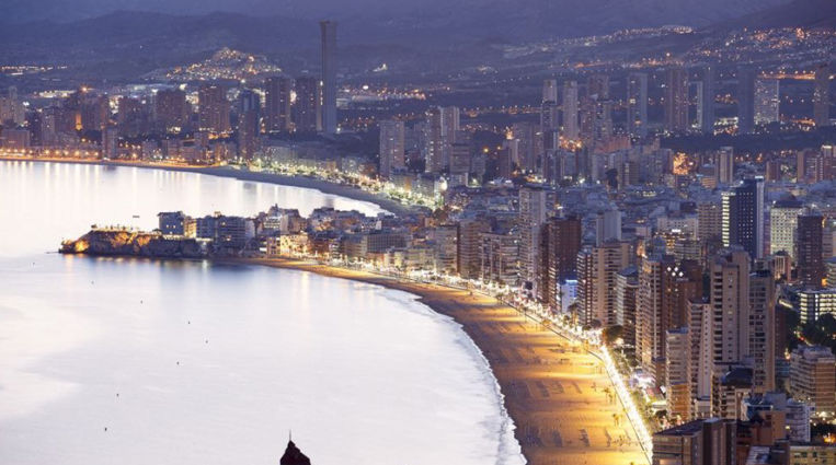 La paradoja de Benidorm: del sol y playa al destino inteligente