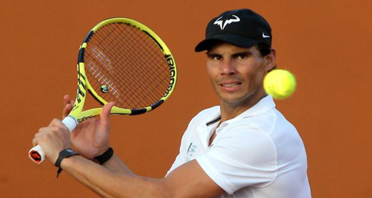 Rafa Nadal Otro tenista que ha tenido problemas con Hacienda. En este caso rafa tiene propiedades en zonas de España que no tributan en el país. Ha sido un lastre que ha ido llevando durante muchos años, pues al ser por inmuebles la cosa se complica. Rafa Nadal dijo que había estado mal asesorado y por eso cometió el error por aquel entonces. Es en 2012 cuando se queda tranquilo cambiando el domicilio de sitio. Bibiana Fernández Si por algo se le conoce a Bibiana es por ser una mujer clara y sin tapujos. Hacienda durante años ha estado detrás de ella para zanjar las cuentas. Tuvo que vender todas sus propiedades y así pudo hacer frente al problema. Alaska, una gran amiga suya le ayudó comprando su vivienda. Rafa Nadal Otro tenista que ha tenido problemas con Hacienda. En este caso rafa tiene propiedades en zonas de España que no tributan en el país. Ha sido un lastre que ha ido llevando durante muchos años, pues al ser por inmuebles la cosa se complica. Rafa Nadal dijo que había estado mal asesorado y por eso cometió el error por aquel entonces. Es en 2012 cuando se queda tranquilo cambiando el domicilio de sitio. Bibiana Fernández Si por algo se le conoce a Bibiana es por ser una mujer clara y sin tapujos. Hacienda durante años ha estado detrás de ella para zanjar las cuentas. Tuvo que vender todas sus propiedades y así pudo hacer frente al problema. Alaska, una gran amiga suya le ayudó comprando su vivienda. Kiko Rivera Kiko Rivera, el hijo de Isabel Pantoja se encuentra en estos momentos concursando en Gh Duo para poder ganar dinero y pagar todo lo que le debe a Hacienda. Parece ser que por sus problemas anteriores gastó mucho dinero y aunque trabajaba no pagaba a Hacienda. La bola cada vez se hizo más grande y en estos momentos parece que tiene el dinero suficiente para poder salvar su deuda. Kiko Rivera Kiko Rivera, el hijo de Isabel Pantoja se encuentra en estos momentos concursando en Gh Duo para poder ganar dinero y pagar todo lo que le debe a Hacienda.