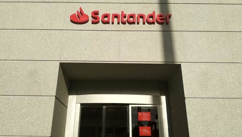 El Santander reduce su ERE: 3.223 salidas, un 13% menos de lo previsto