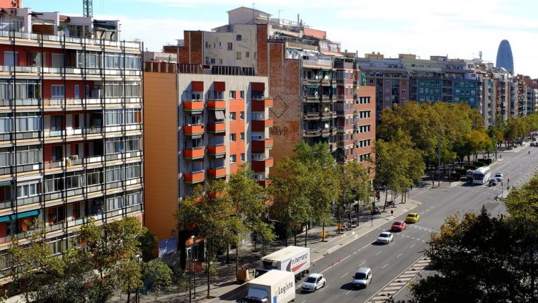 Los compradores en Cataluña buscan viviendas más grandes y fuera de Barcelona