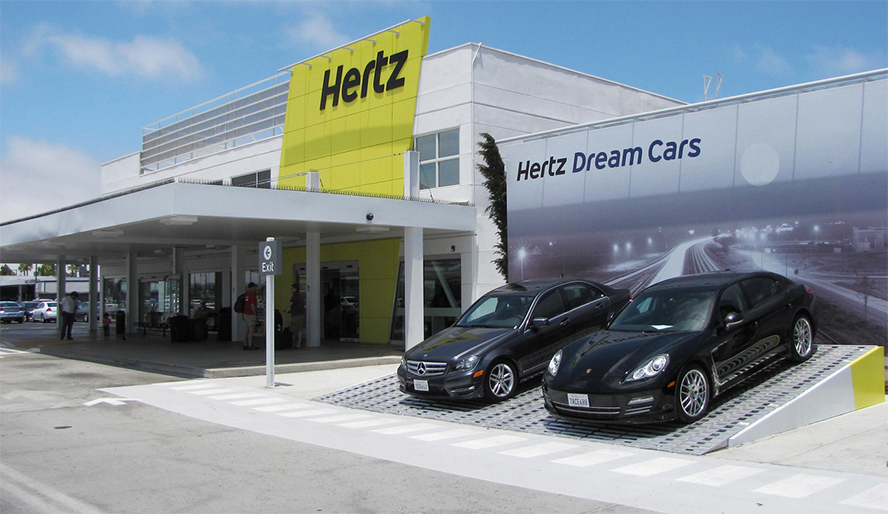 Hertz pierde 1.423 millones en 2020, tras reducir sus ingresos a la mitad