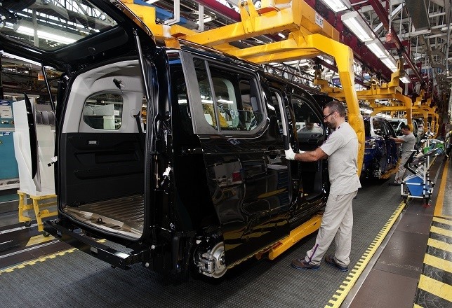 España suma cuatro meses de caídas en la fabricación de vehículos