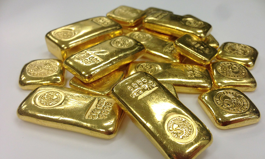 El oro en máximos de cinco años y a la caza de los 1.500 dólares