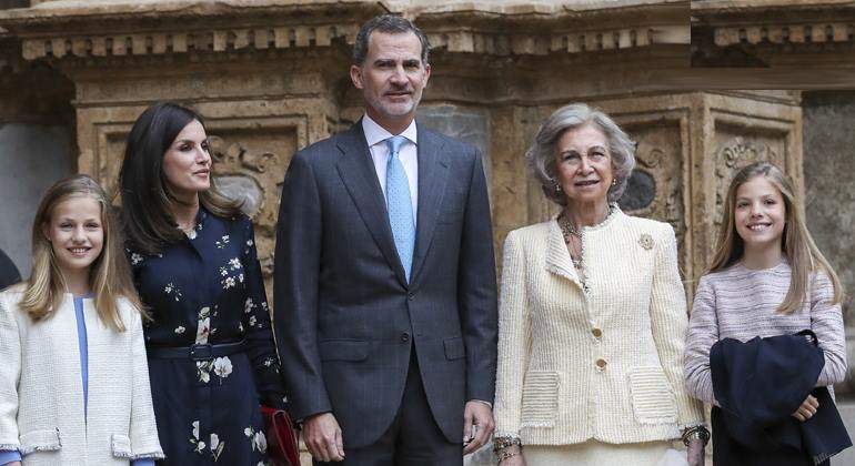 La foto que la Casa Real intenta ocultar: así ha fastidiado Letizia a su suegra en Pascua