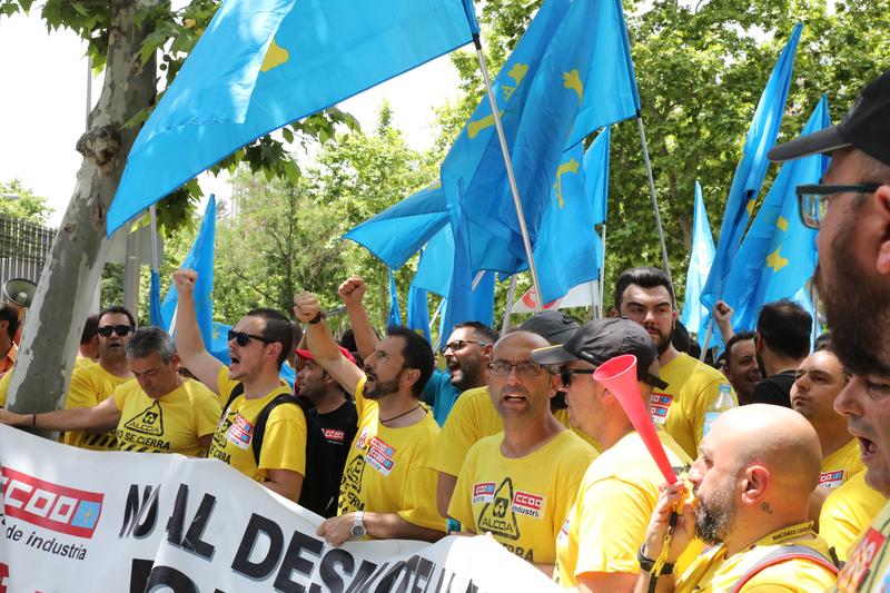 Los trabajadores de Alcoa llevan a Lugo una multitudinaria protesta