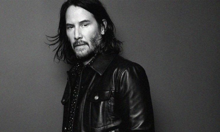 Keanu Reeves posando