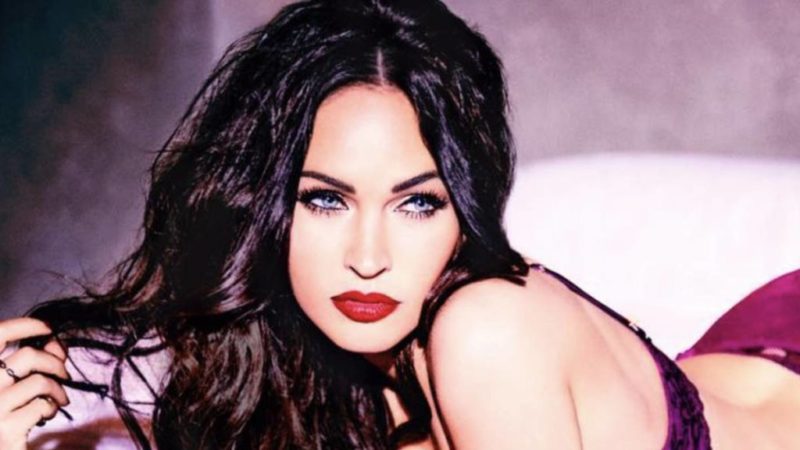 Megan Fox posando