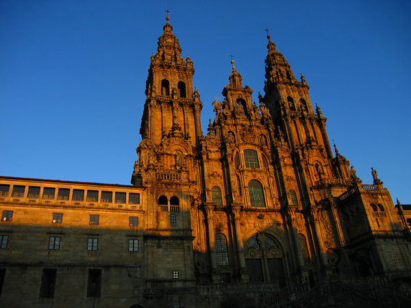 La catedral de Santiago de Compostela y la catedral de Notre Dame