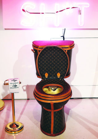 Louis Vuitton y sus accesorios más excéntricos 6 Merca2.es Retrete de Louis Vuitton