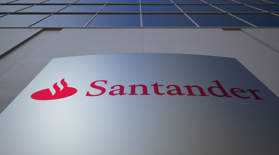Santander gana 3.231 M€ hasta junio lastrado por costes de reestructuración