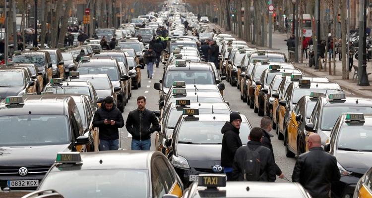 Una guerra abierta con Uber y Cabify
